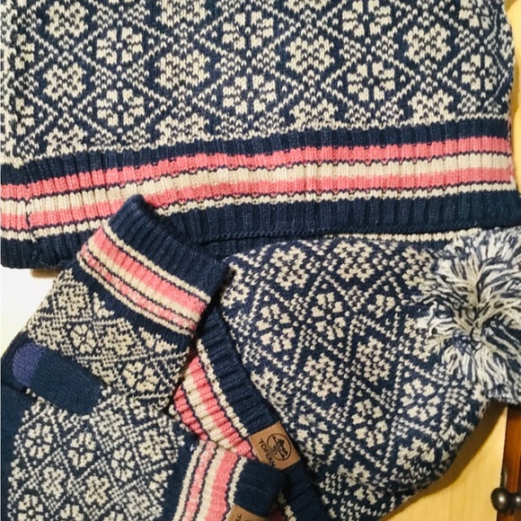 Unisex Hat, gloves and scarf set new in the bag - Picture 5 of 8